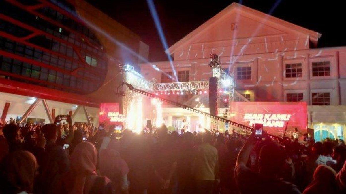 Cuplikan aksi Kotak Band saat membuka peresmian gedung dan logo baru dari RSUD Bangil, Pasuruan pada Rabu, 2 Agustus 2023 lalu.