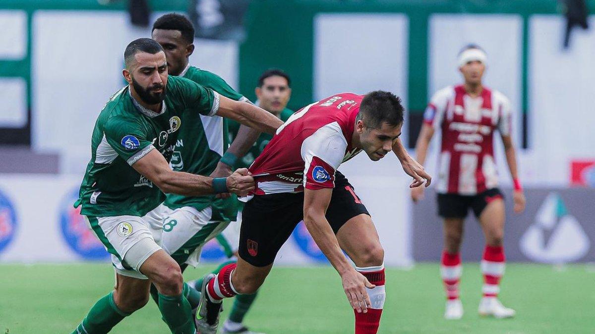 Cuplikan laga PSS Sleman vs Persis Solo dalam partai lanjutan pekan kedua Liga 1 2023/2024 di Stadion Maguwoharjo, Sleman, Yogyakarta pada Jumat (7/7/2023).