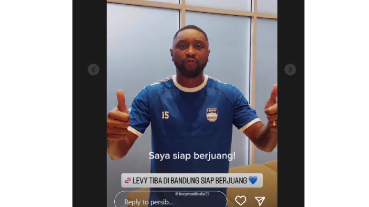Levy Madinda, gelandang serang asal Gabon akhirnya menginjakkan kakinya ke Tanah Air.