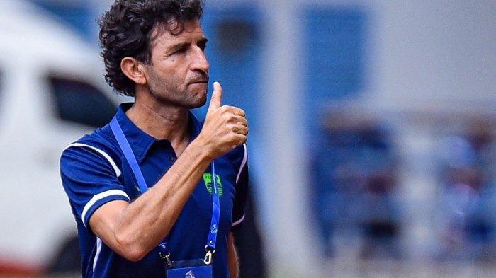 Debut manis Luis Milla bersama Persib Bandung. Menyikapi tragedi Kanjuruhan agar tidak kembali terulang, Luis Milla meminta suporter di seluruh Indonesia agar lebih dewasa menerima hasil bertanding tim kesayangannya.