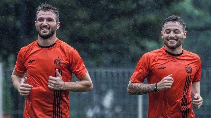 Marco Motta dan Marc Klok mengikuti latihan Persija Jakarta pada Senin (3/2/2020).