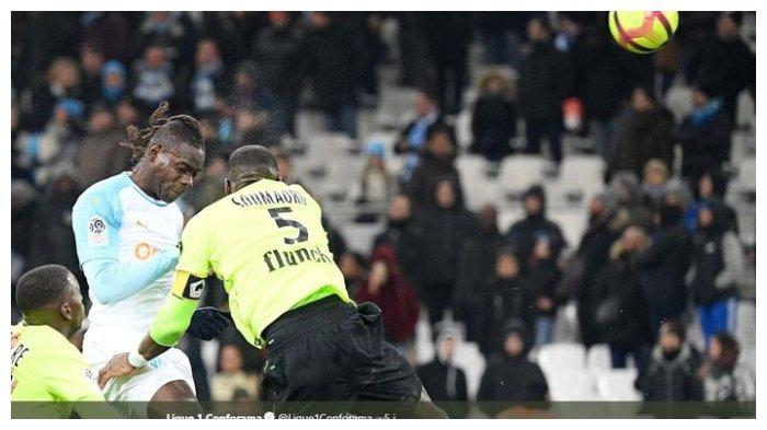 Mario Balotelli mencetak gol perdana di klub barunya, Olympique Marseille.