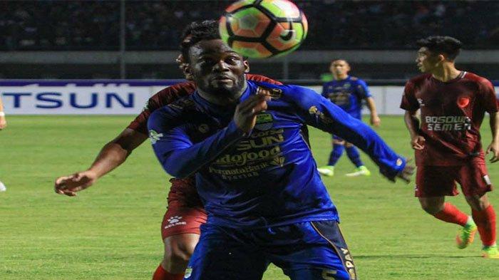 Michael Essien saat memperkuat Persib Bandung kontra PSM Makassar pada postingan Instagram @michaelessien pada 2 Oktober 2021.