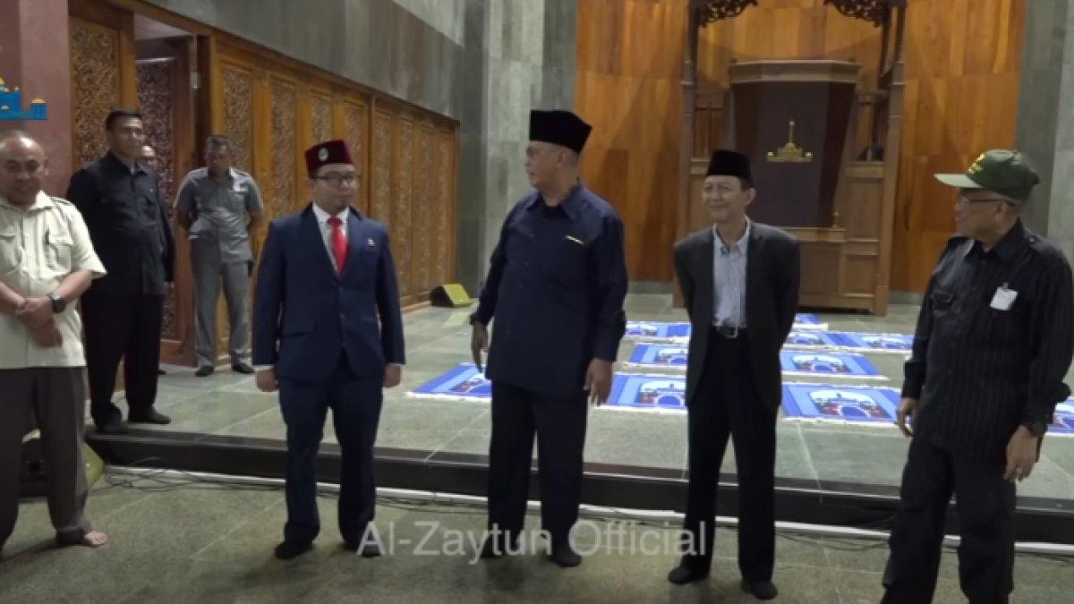 Pertemuan tim investigasi Pemprov Jawa Barat dengan Panji Gumilang di Ponpes Al Zaytun, Indramayu.
