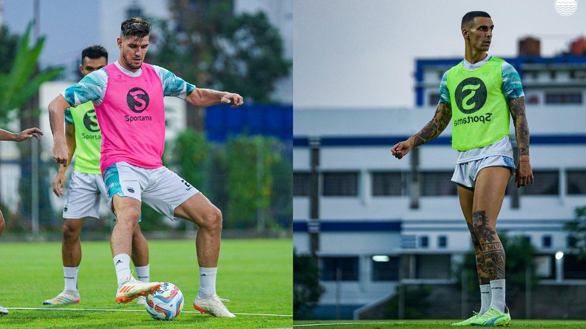 Dua bek asing Persib Bandung, Nick Kuipers (kiri) dan Alberto Rodriguez (kanan).