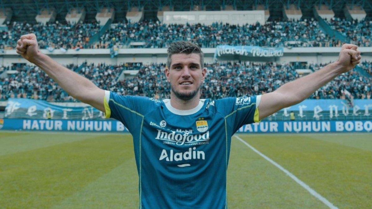 Bek Persib Bandung asal Belanda, Nick Kuipers saat membela Maung Bandung di gelaran Liga 1 2022. Nick Kuipers santer dilepas oleh pelatih Persib Bandung Luis Milla.