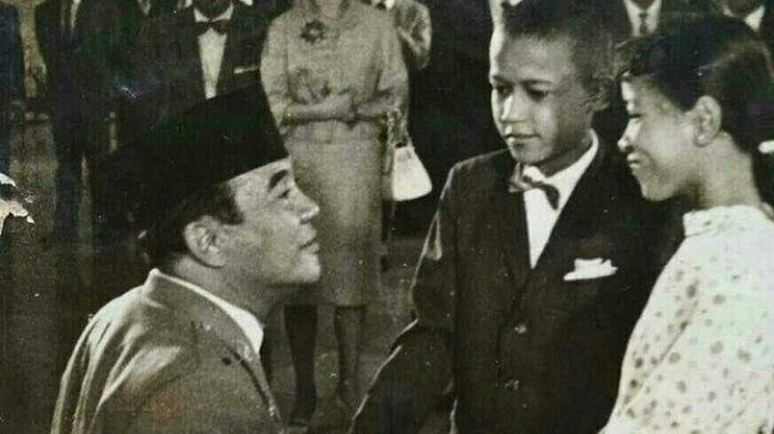 Soekarno dan sosok dua bocah.