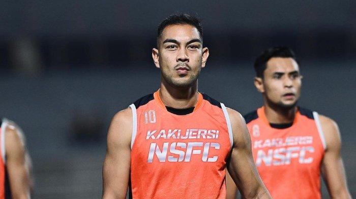 Mantan pemain Persib Bandung milik Negeri Sembilan FC, Omid Nazari yang saat ini bakal berstatus bebas transfer November mendatang.