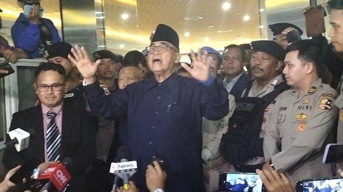 Panji Gumilang selesai diperiksa terkait kasus dugaan penistaan agama di Bareskrim Polri, Jakarta, Senin (3/7/2023) malam. 