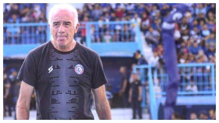 Pelatih Arema FC, Mario Gomez di Stadion Kanjuruhan, Malang