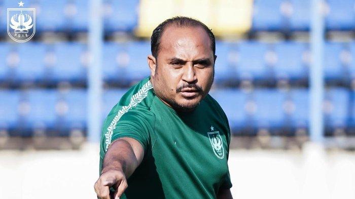 Pelatih sementara PSIS Semarang setelah ditinggal Dragan Djukanovic, Imran Nahumarury