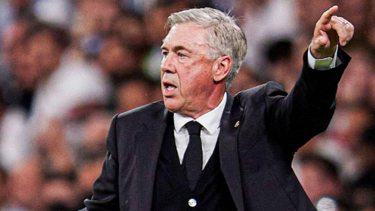 Pelatih Real Madrid, Carlo Ancelotti saat mendampingi tim melawan Manchester City pada semifinal Liga Champions 2022/2023 di Stadion Santiago Bernabeu, Rabu (10/5/2023).