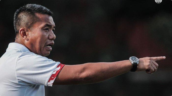 Pelatih sementara Persis Solo, Rasiman.