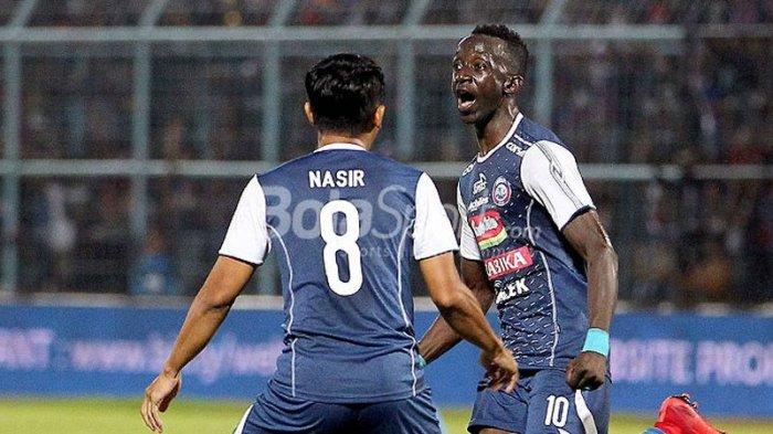 Pemain andalan Arema FC, Makan Konate (Kanan) siap membela Singo Edan melawan Persita Tangerang