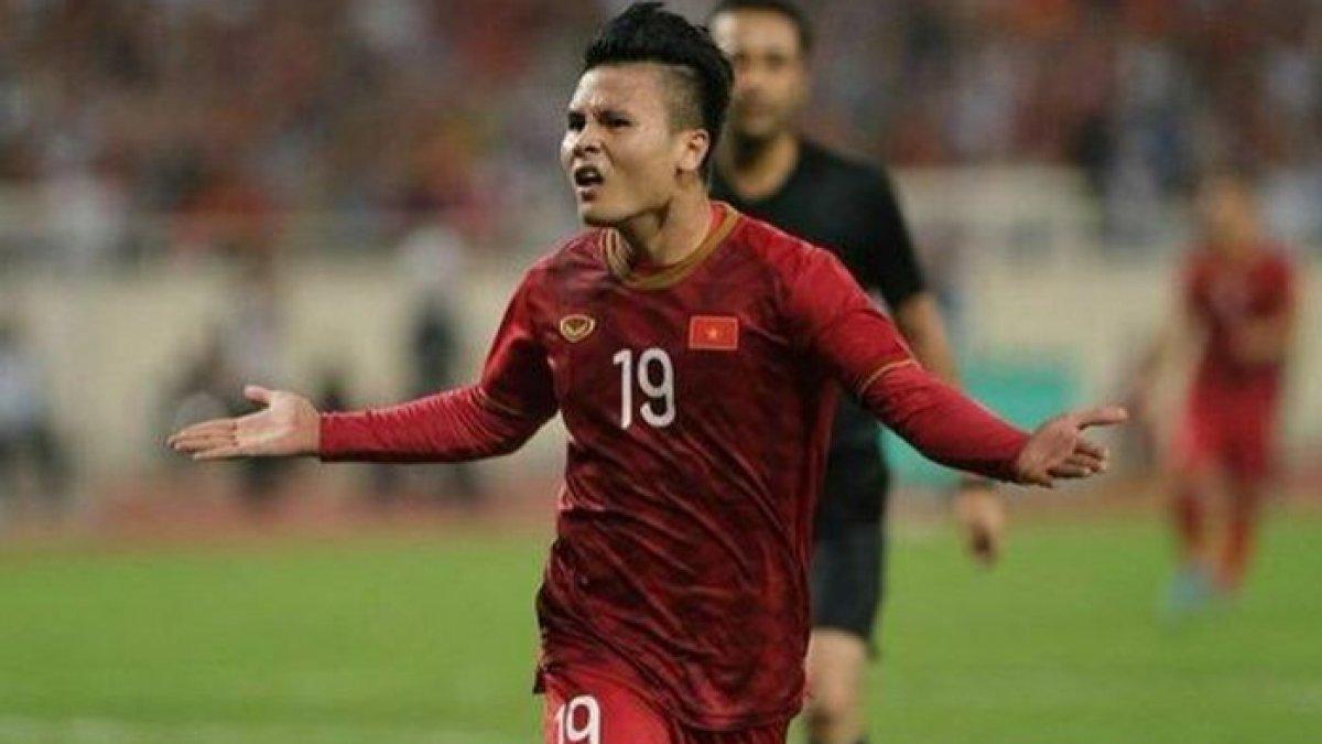Pemain timnas Vietnam Nguyen Quang Hai saat merayakan gol ke gawang Malaysia dalam lanjutan Grup G Kualifikasi Piala Dunia 2022 pada hari Kamis (10/10/2019) di Stadion My Dinh, Hanoi.