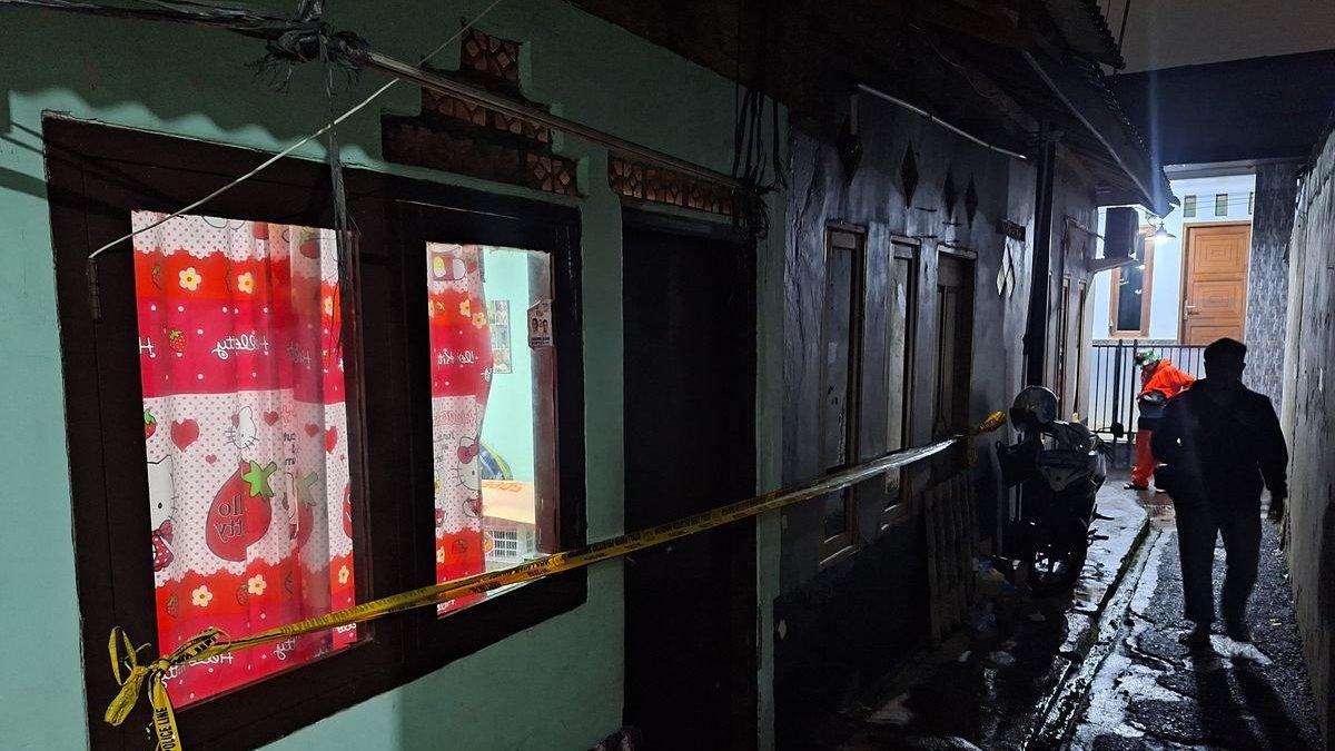 Kondisi tempat kejadian perkara (TKP) penemuan tiga jenazah di Ciputat Timur, Tangerang Selatan, Minggu (15/12/2024).