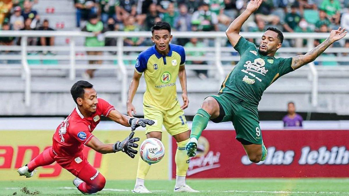 Cuplikan laga Persebaya Surabaya kontra Barito Putera dalam lanjutan laga pekan kedua Liga 1 2023/2024 di Stadion Gelora Bung Tomo, Surabaya, Jawa Timur, Sabtu (8/7/2023).