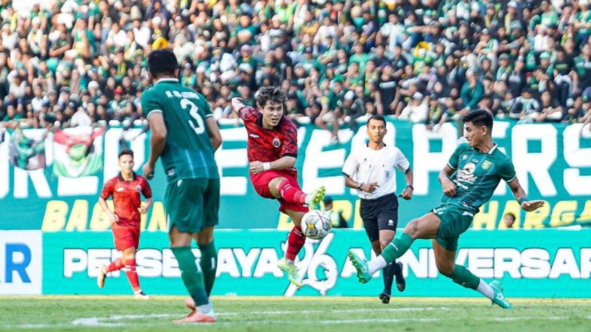 Cuplikan Persija Jakarta vs Persebaya Surabaya pada laga bertajuk anniversary HUT Persebaya ke-96.