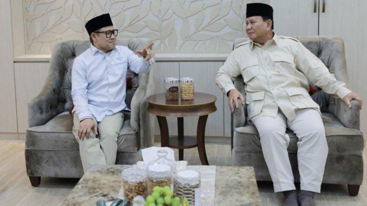 Ketua Umum Partai Gerindra Prabowo Subianto menyambangi rumah dinas Ketua Umum Partai Kebangkitan Bangsa (PKB) Muhaimin Iskandar alias Cak Imin di Kompleks Widya Chandra, Jakarta, Minggu (9/7/2023).