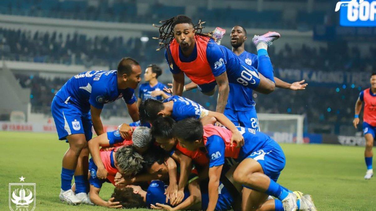 Cuplikan laga PSIS Semarang saat menghadapi Bhayangkara FC di Stadion Jatidiri, Semarang Senin (3/7/2023).