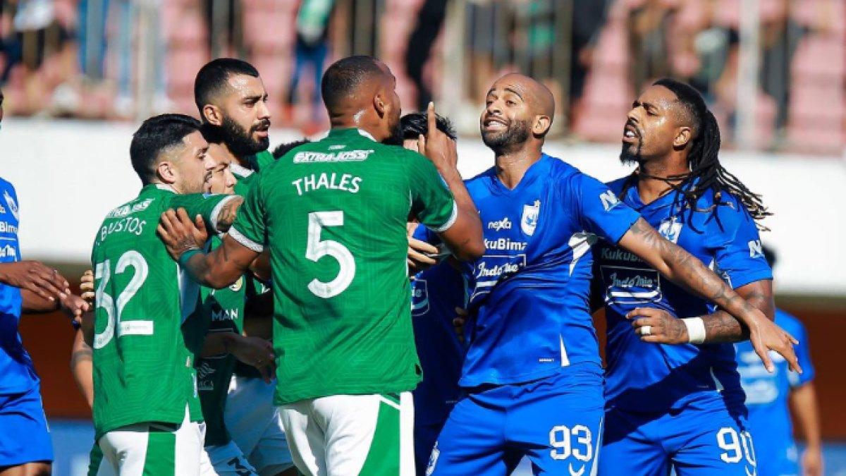 Cuplikan laga PSS Sleman kontra PSIS Semarang di Stadion Maguwoharjo, Sleman, Jumat (21/7/2023).