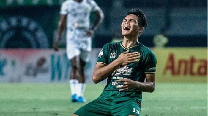Rachmat Irianto ketika memperkuat Persebaya Surabaya.