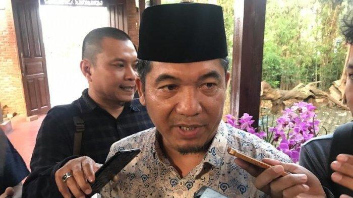 Direktur LIMA Ray Rangkuti. Ray menolak alasan wacana masa jabatan presiden 3 periode untuk mencegah polarisasi kembali terjadi di Pilpres 2024, menurutnya, sudah saatnya generasi muda diberi kesempatan.