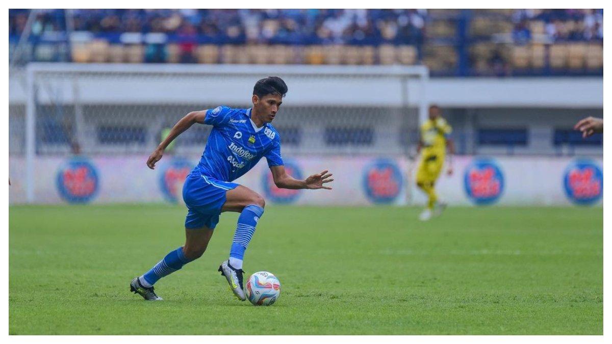 Profil Ryan Kurnia, pemain sayap Persib Bandung yang berhasil memenangkan pertandingan melawan Persik Kediri dalam Liga 1 2023/2024.