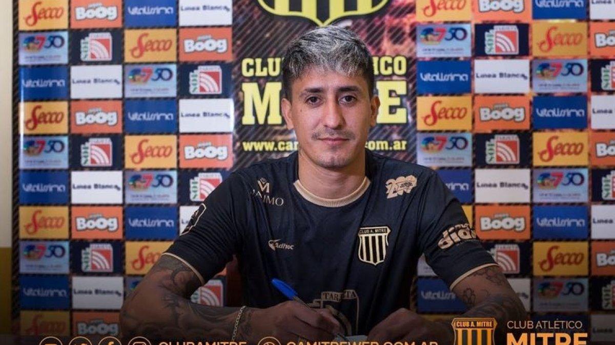 Santiago Rosales saat mengawali kontrak bersama Club Atlético Mitre