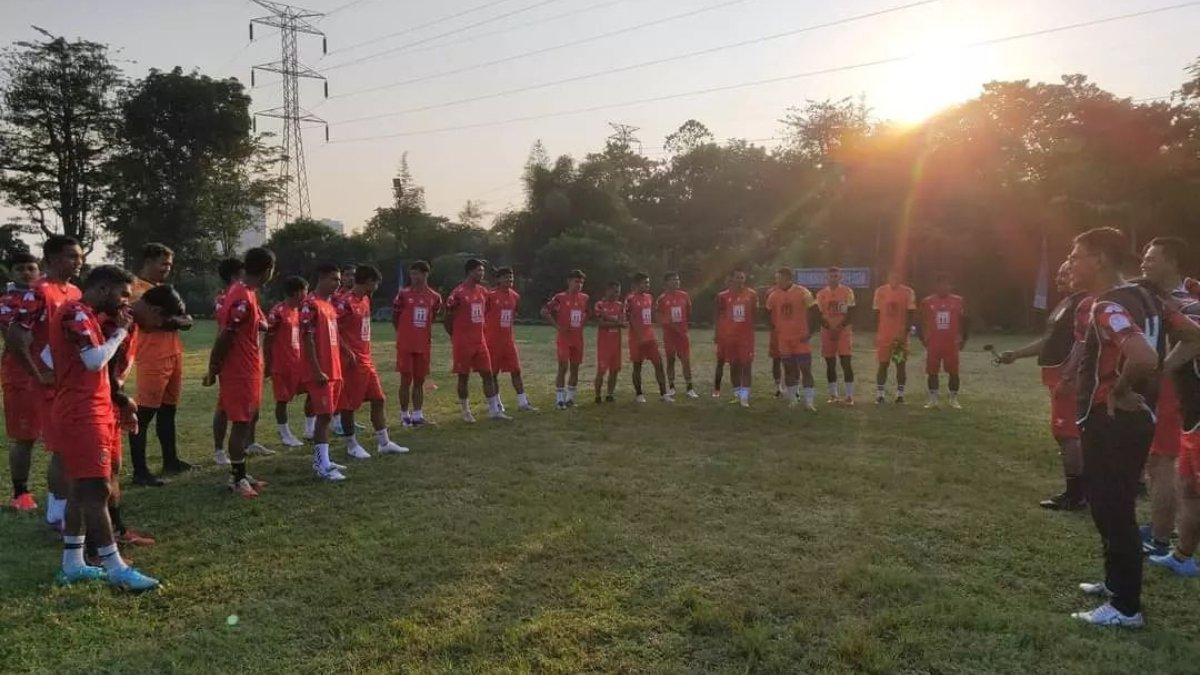 Potret Malut United yang sedang menjalani sesi latihan tim jelang Liga 2 2023.