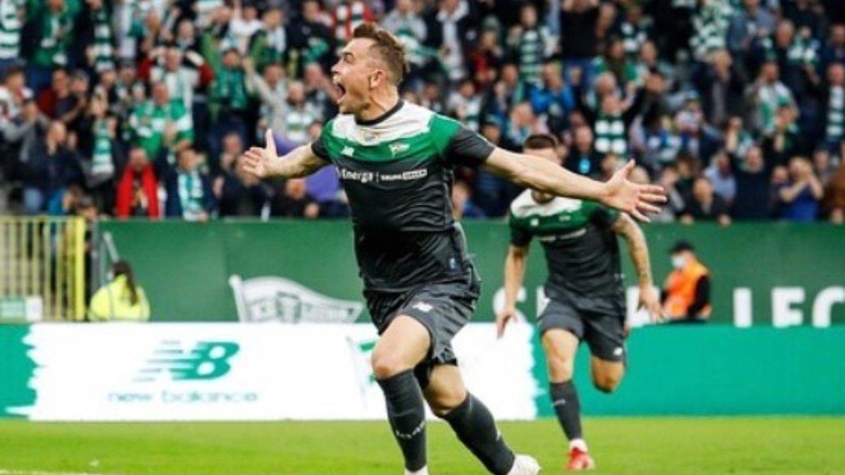 Sosok Maciek Gajos ketika mencetak gol dengan klubnya saat ini