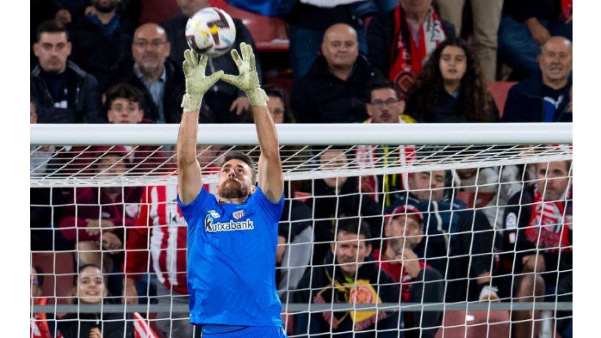 Kiper Timnas Spanyol, Unai Simon saat memperkuat Athetic Bilbao. Unai Simon nyaris tak berkeringat saat Timnas Spanyol menang telak atas Kosta Rika dalam lanjutan match day pertama Grup E Piala Dunia 2022 Qatar di Stadion Al Thumama, Qatar, Rabu.