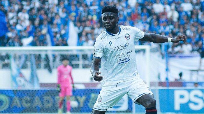 Striker Arema FC, Abel Camara saat melawan PSIS Semarang pada babak semifinal Piala Presiden 2022 di Stadion Jatidiri, Semarang, Kamis (7/7/2022).