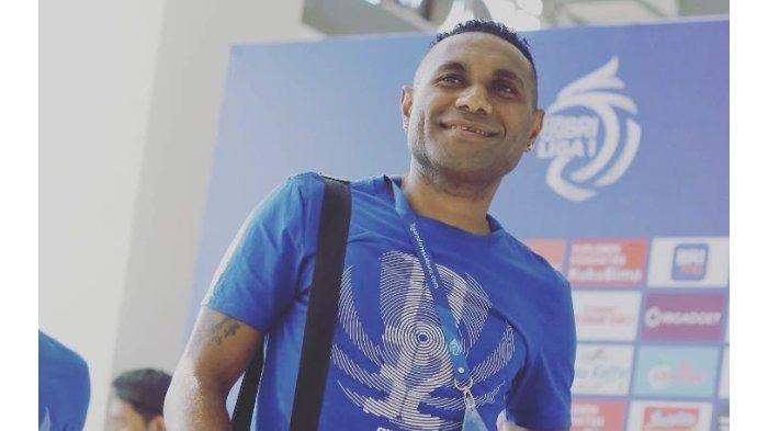 Striker lokal PSIS Semarang, Titus Bonai.