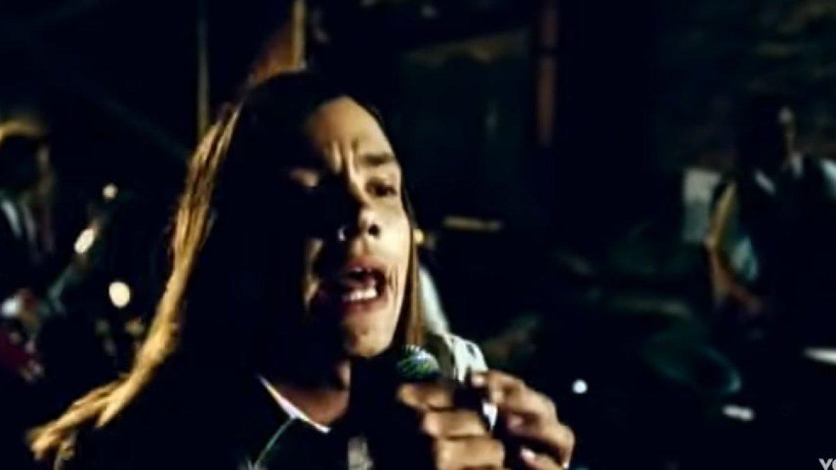 Chord Gitar dan Lirik Lagu False Pretense Versi Akustik oleh The Red