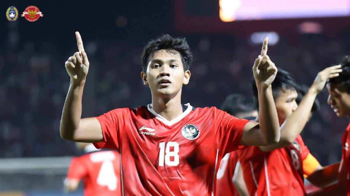 Striker Bhayangkara FC, Titan Agung saat bawa Timnas U-22 Indonesia unggul di babak pertama atas Kamboja.