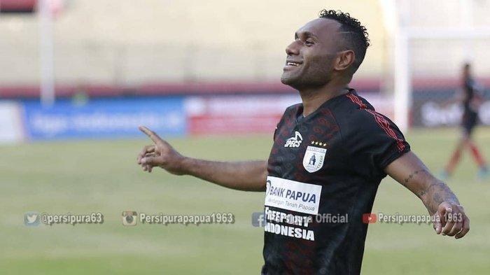 Pemain Persipura Jayapura, Titus Bonai menjadi satu-satunya pemain lokal yang masuk daftar top skor sementara Liga 1 musim ini.