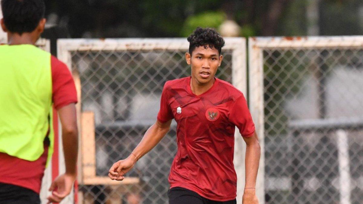 Gelandang jangkar Timnas U-22 Indonesia yang santer gabung PSIS Semarang, Tri Setiawan.