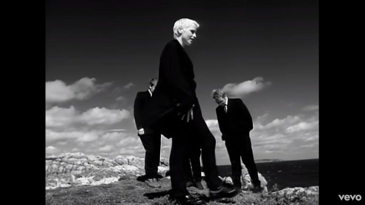 Chord Gitar dan Lirik Lagu Ode To My Family The Cranberries