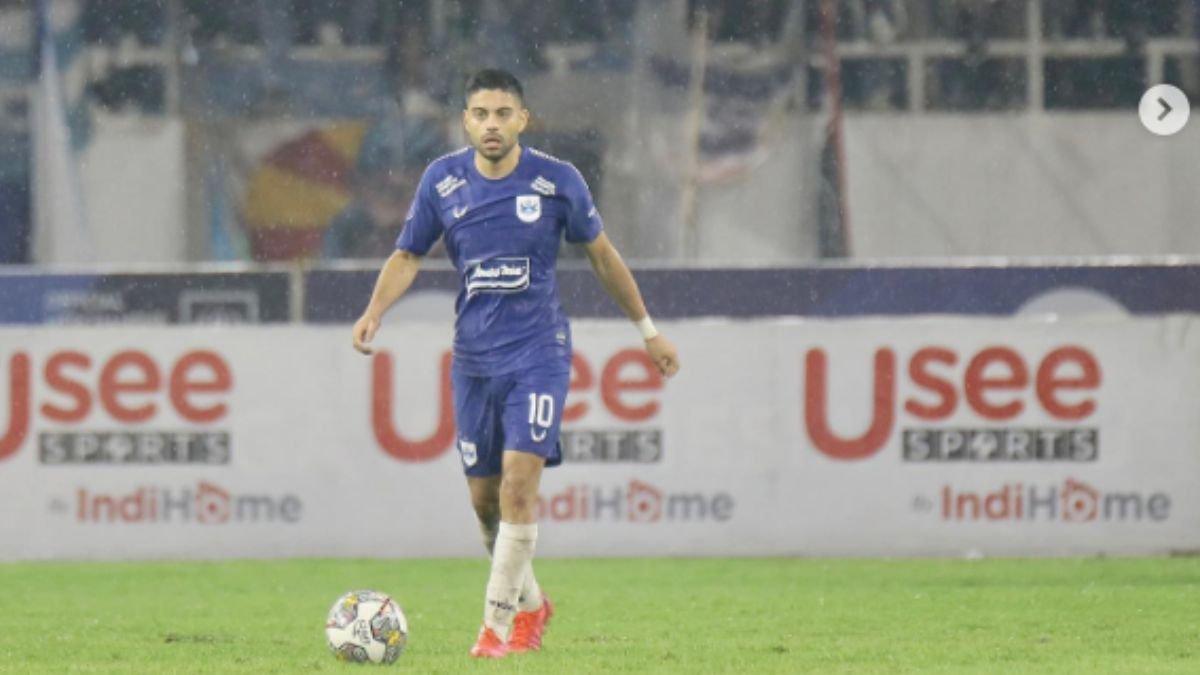 Penyerang asing PSIS Semarang, Vitinho pada laga melawan Persib Bandung di Liga 1 2022.