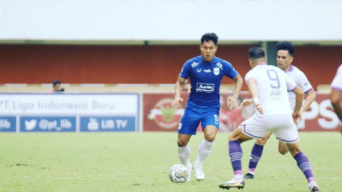 Wahyu Prasetyo saat berlaga membela PSIS Semarang di gelaran Liga 1 2022.