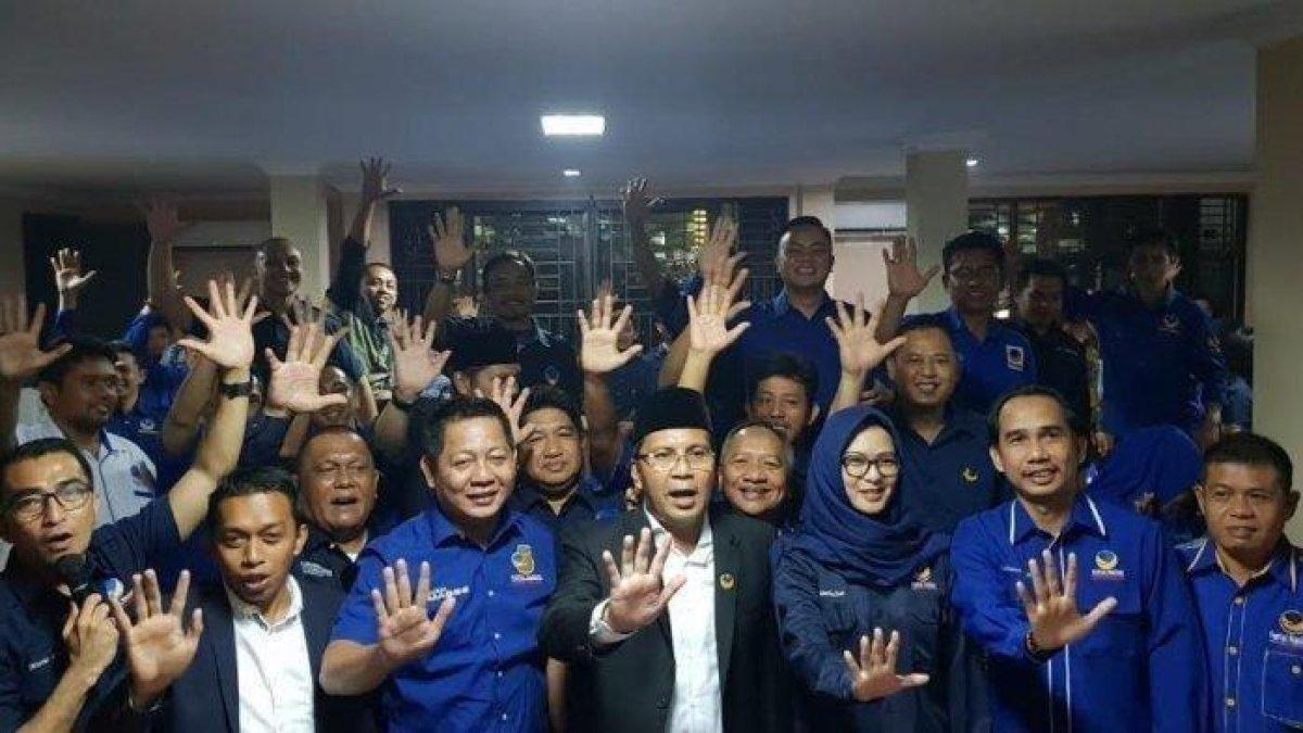 Wali Kota Makassar Danny Pomanto (tengah) bersama pengurus Partai Nasdem Sulsel.