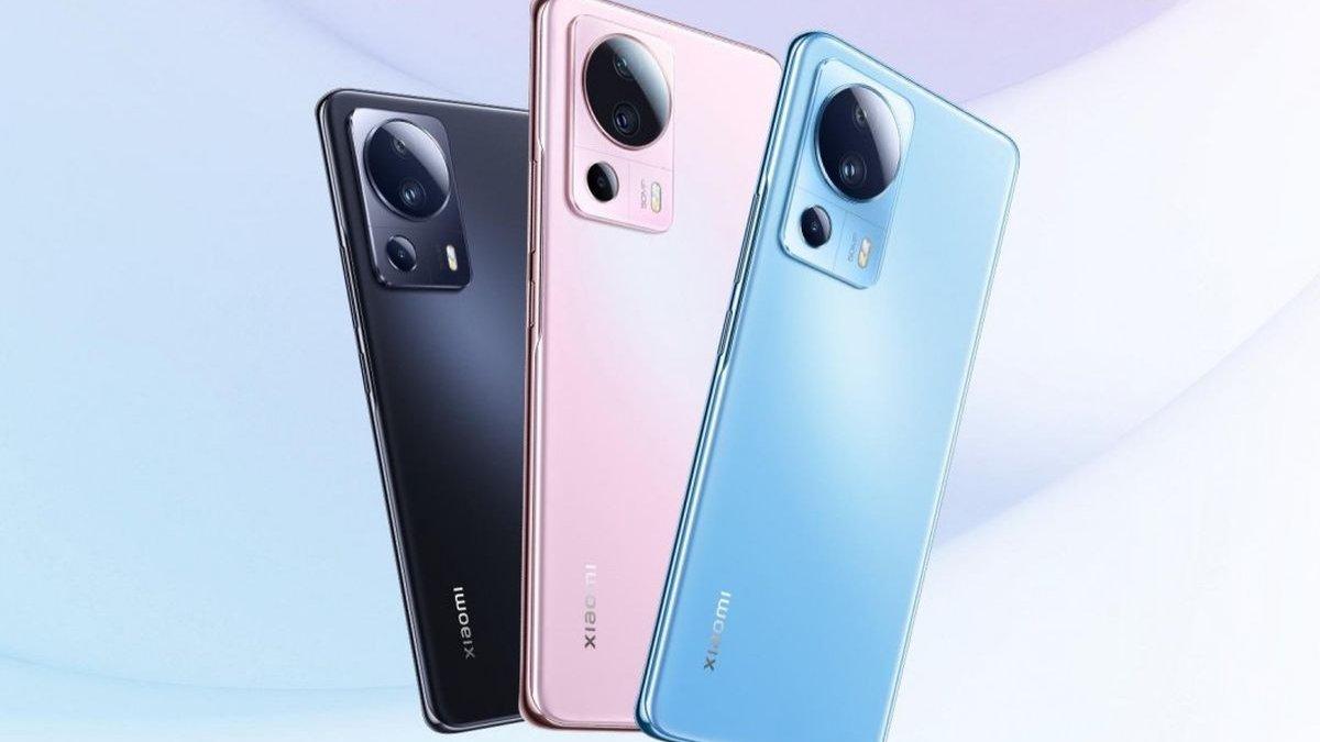 Gambaran desain bodi belakang Xiaomi 13 Lite: Black, Lite Pink, daan Lite Blue.
