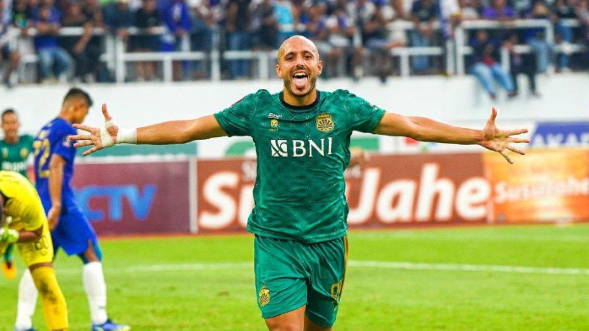 Youssef Ezzejjari saat selebrasi merayakan golnya untuk Bhayangkara FC di Liga 1 2022. Yossef Ezzejjari bisa jadi opsi Arema FC dan Persija Jakarta.