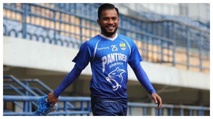 Zulham Zamrun kala berseragam Persib Bandung mengikuti latihan perdana di Stadion Gelora Bandung Lautan Api, Bandung, Selasa (4/2/2020)