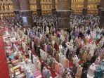 umat-islam-melaksanakan-sholat-tarawih.jpg